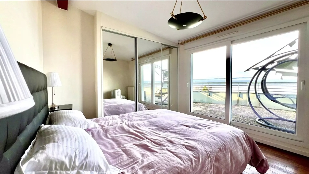 Exquisite Penthouse with 179 m² Terrace & Jacuzzi Évian-les-Bains
